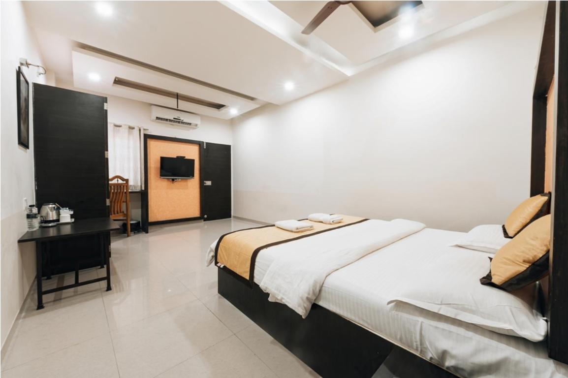 Hotel Krushna Inn Трімбак Екстер'єр фото